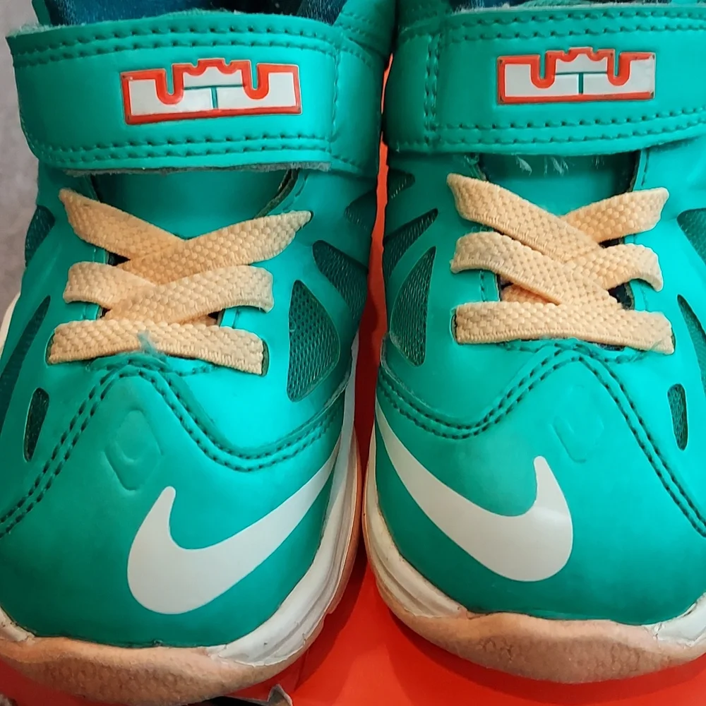 Infant LeBron Sneakers - Picture 4 of 5